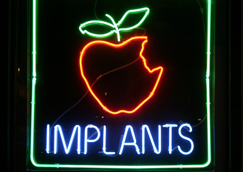 http://dentalimplantscost.us/wp-content/uploads/2013/07/Neon-sign-Implants-apple1-500x353.jpg